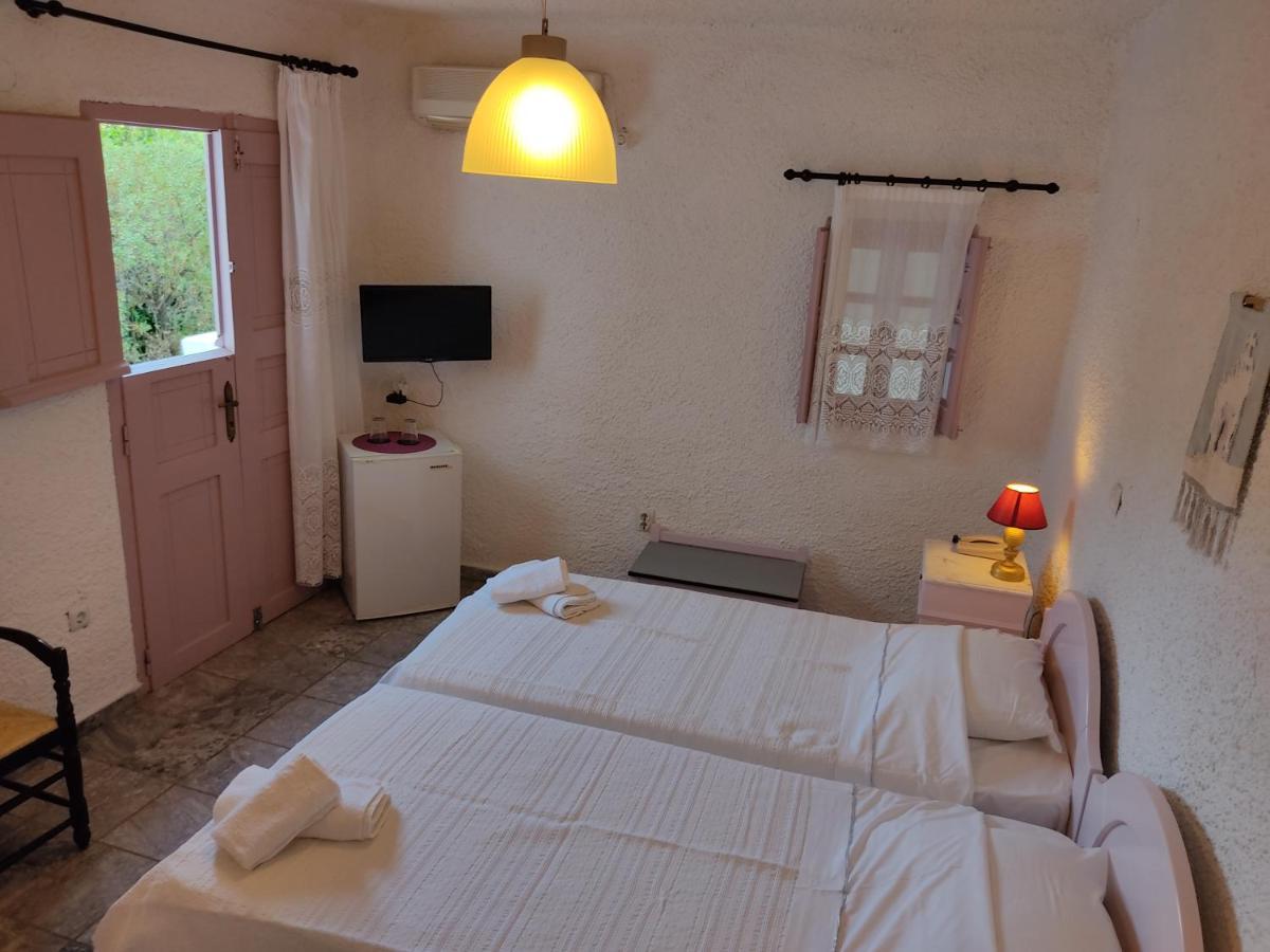 Porto Sikinos Hotel Alopronia Екстериор снимка
